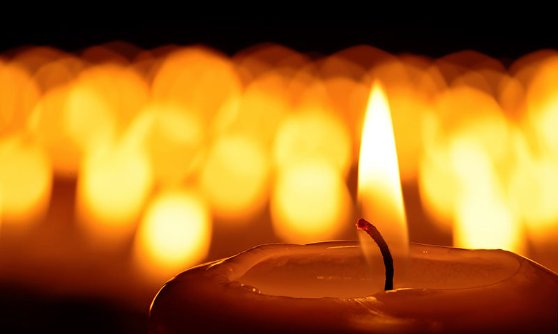 Symbol Kerze: Licht, als Zeichen gegen Ohnmacht - Die Impulsgeberin